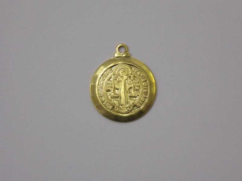 Saint Benedict Edge Plain 15mm with Bail