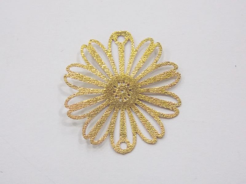Photo-etched Daisy Domed Diamond-cut with Bail 20mm