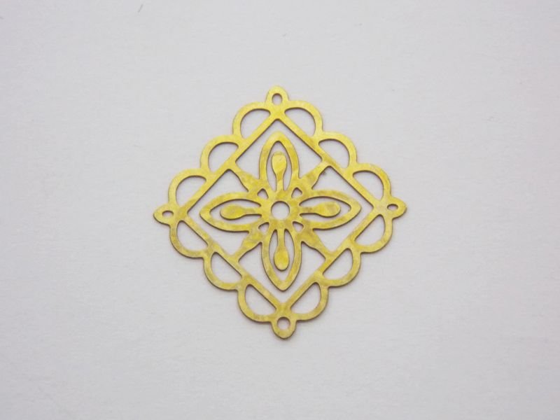 Photo-etched Diamond Shape Openwork with Clover 16mm