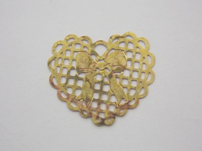 Photo-etched Heart Openwork with Bow 17mm