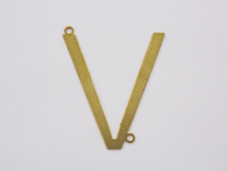 Photo-etched Letter V with 2 Bail 35mm