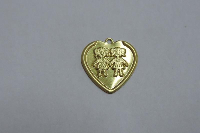 Heart 19mm Side B Textured with 2 Girls