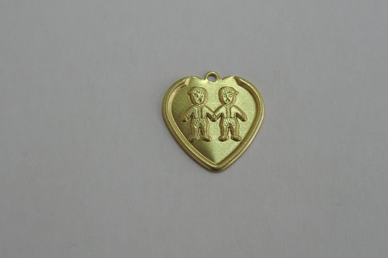 Heart 19mm Side B Textured with 2 Boys