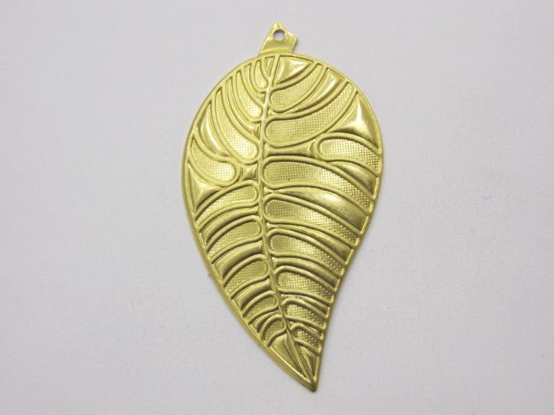 Leaf Stamped 50mm with Bail (new)