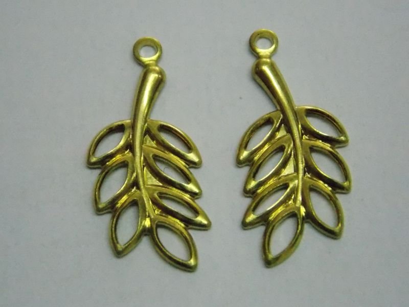 Branch of Leaves 19mm Openwork with Bail (side Separated)
