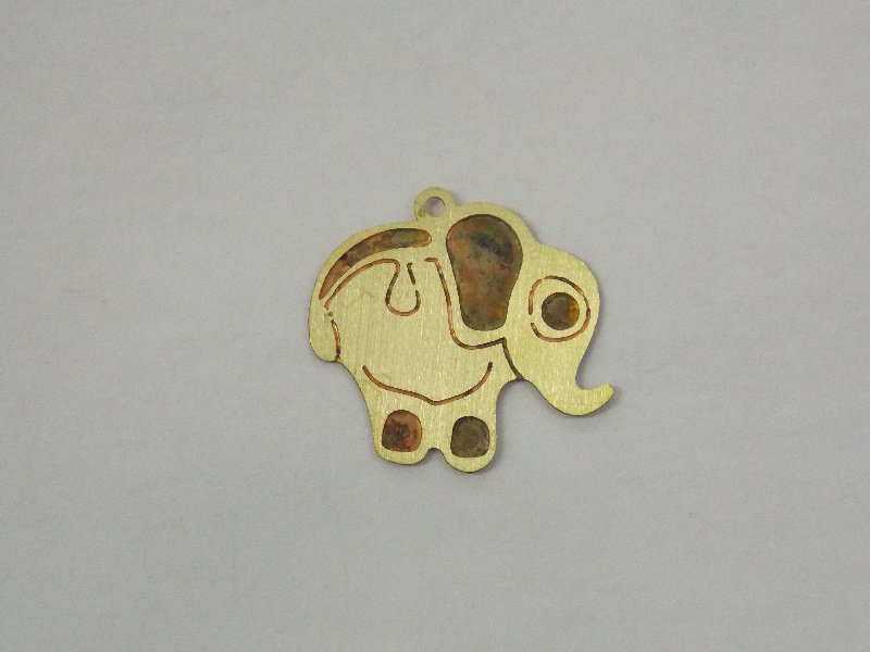Elephant Detailed with Bail 18mm