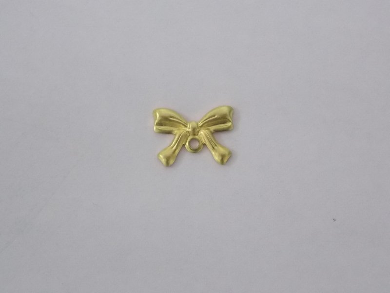 Bow 8x10mm Stamped with 1 Jump Ring Bottom