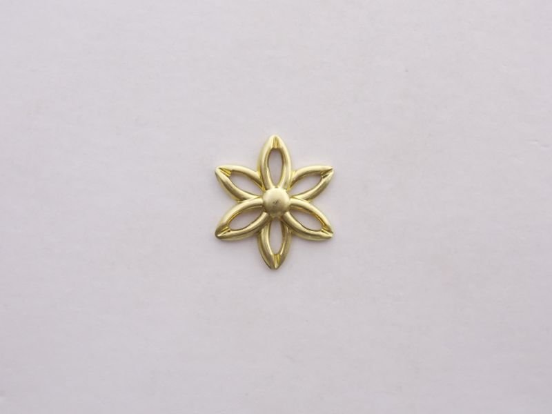 Flower with Petals Openwork 15mm without Jump Ring
